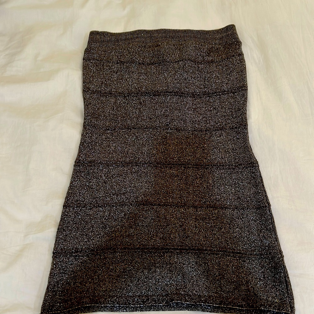 Beautiful  teen tube dress. Like new size M
By Amazing Grace